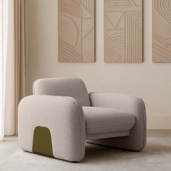 كرسي مفرد بونو – بيج وذهبي، راحة يومية، مع لمسات ذهبية أنيقة.